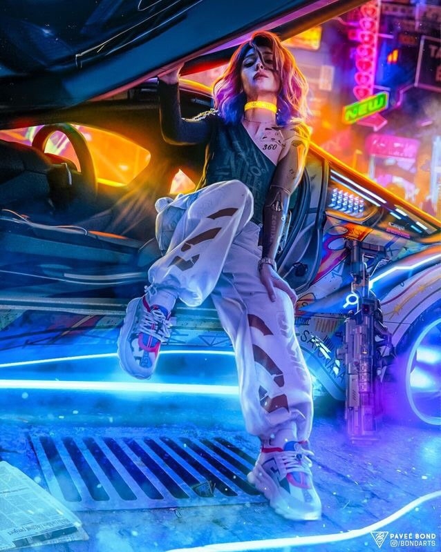 Fantastic Cyber Girl