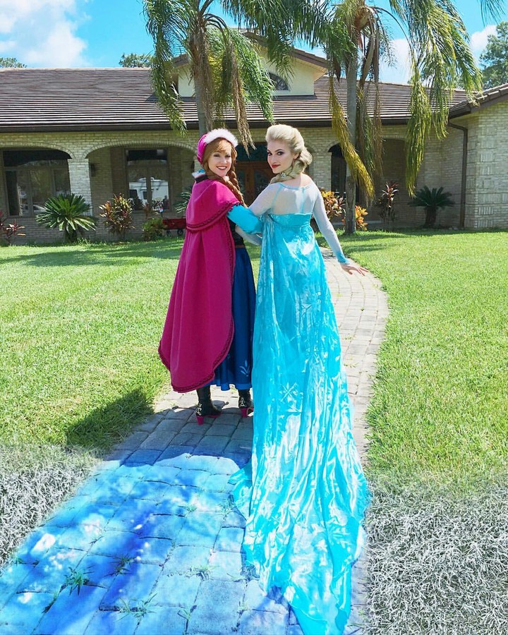 Anna & Elsa  Frozen