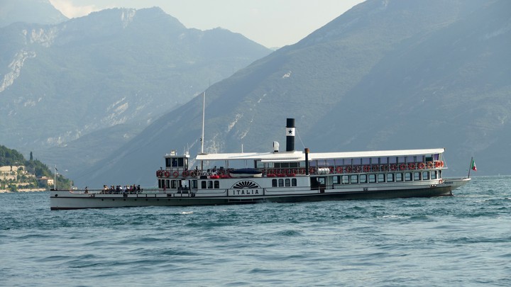 Dampfschiff auf dem Gardasee