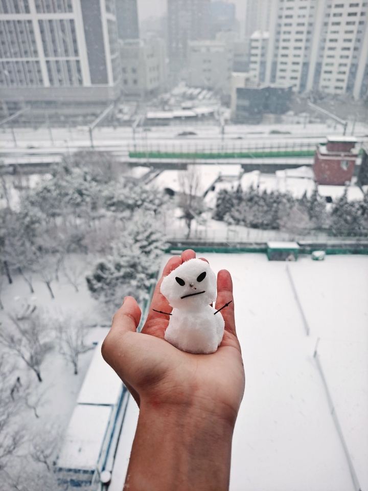 Snowmen can also get angry^^