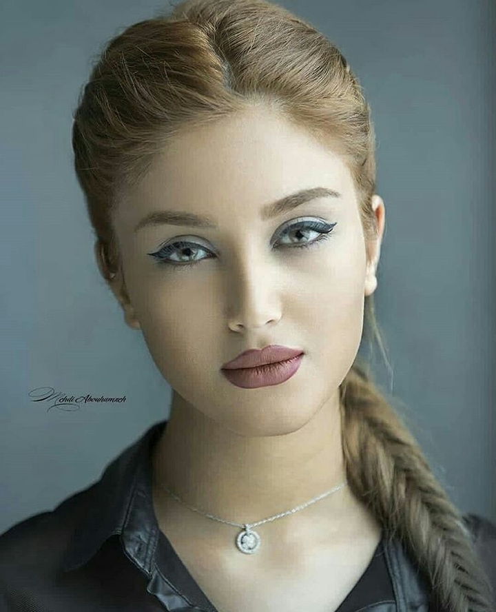 زیبا