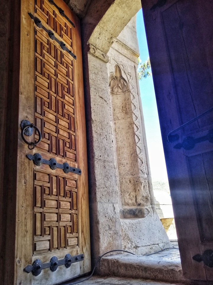 Door of Ertokuş medresesi