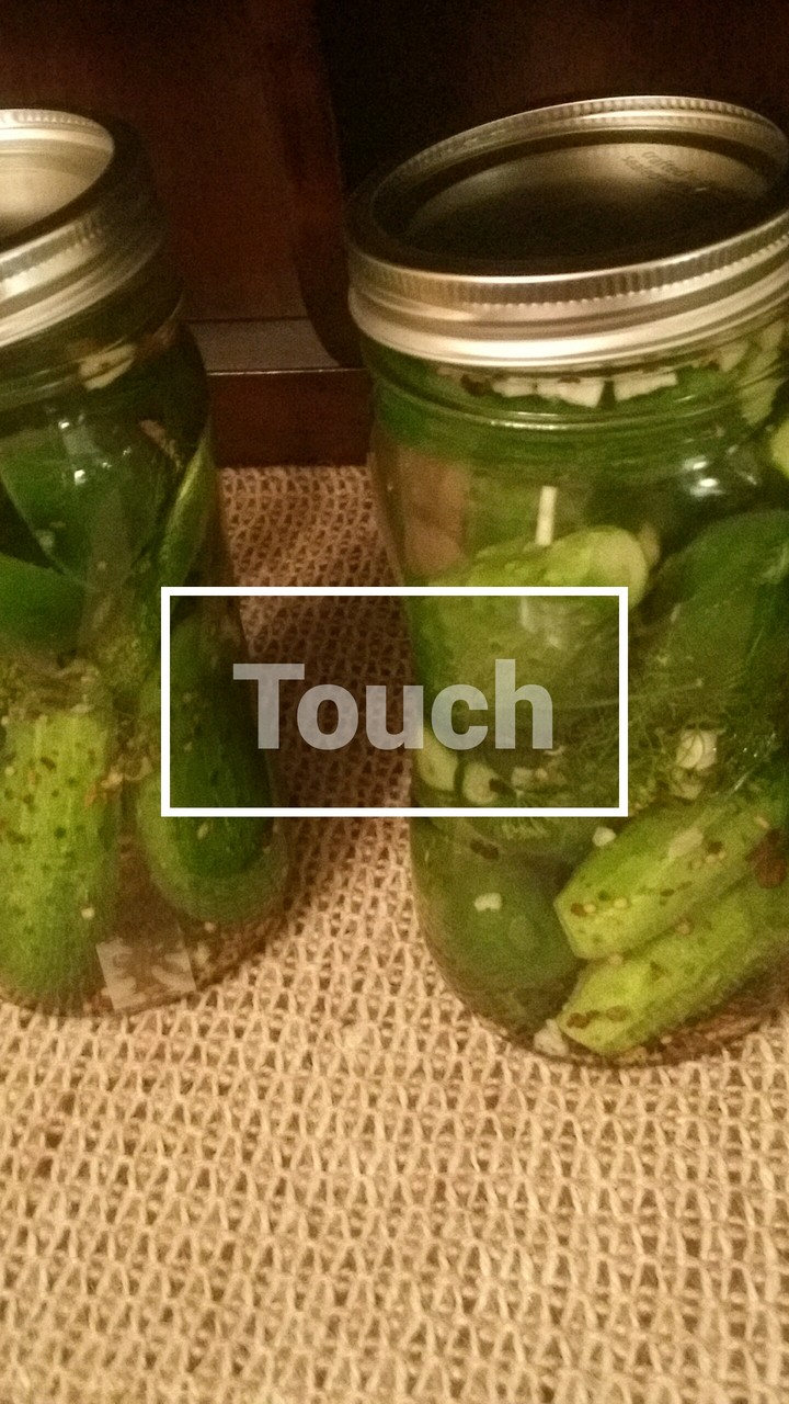 Crispy garlic dill pickles