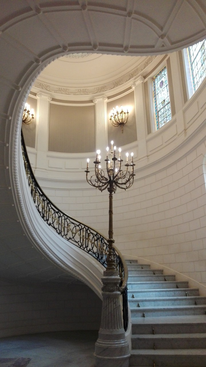 Standing chandelier