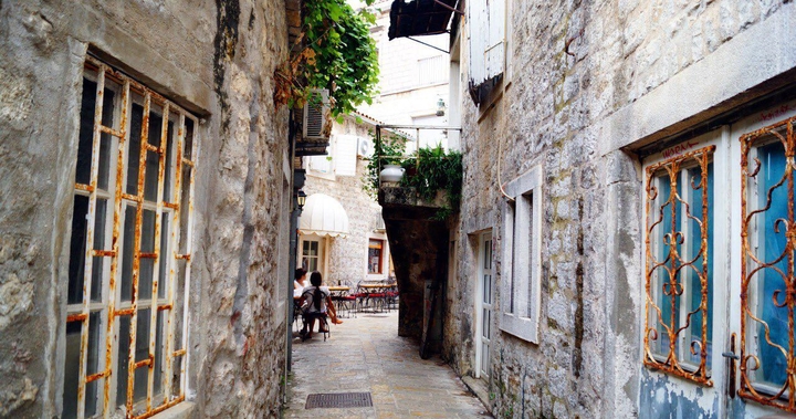 narrow street