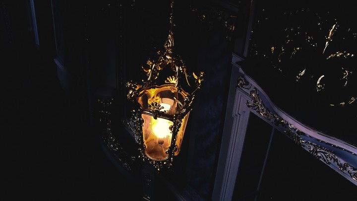The lamp at the opera