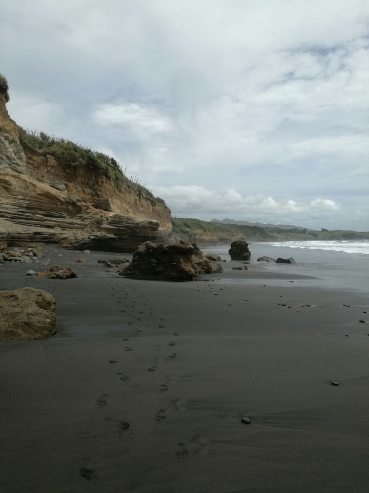 Paritutu Centennial Park beach