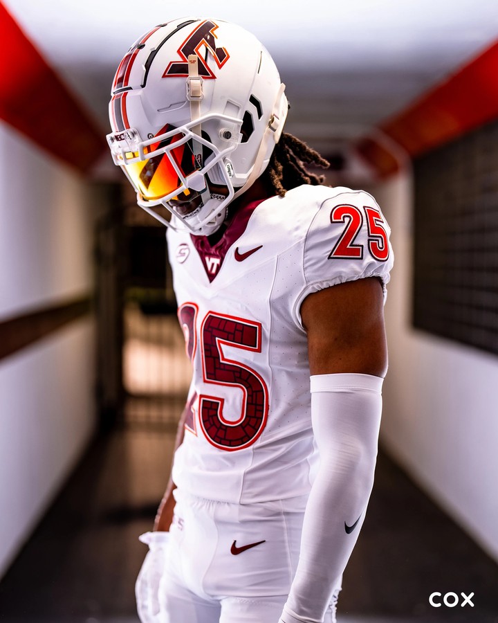 Protective_gear_in_sports, Football_helmet, Protective_equipment_in_gridiron_football