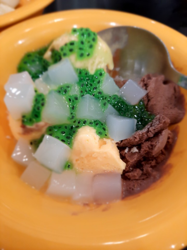 chocolate and durian ice cream with nata de coco