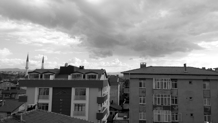 #mono #sky #house #cloud #black #city