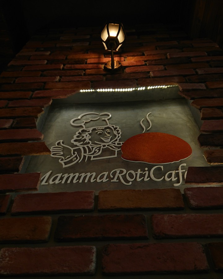 Mamma Roti Cafe