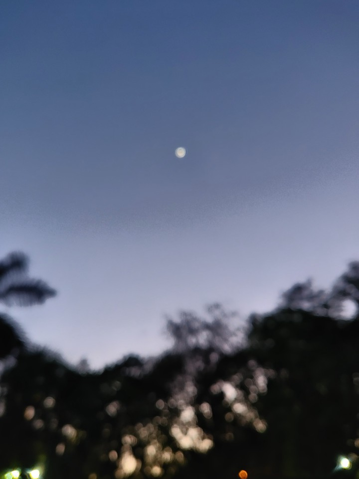 Tiny moon bokeh
