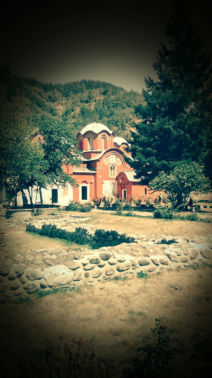 ⛪