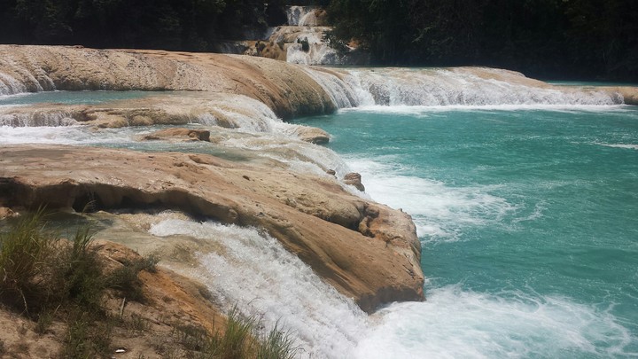 cascadas de agua azul