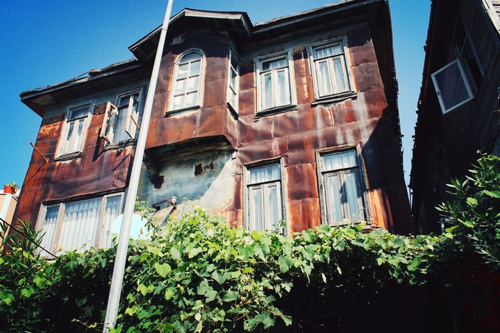 Ilginç Ev