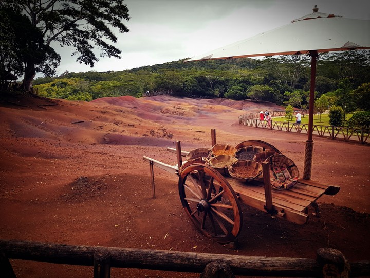 7 coloured earth