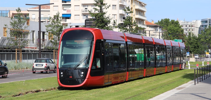 Tramway de Nice Ligne 2 direction Aéroport Terminal 2