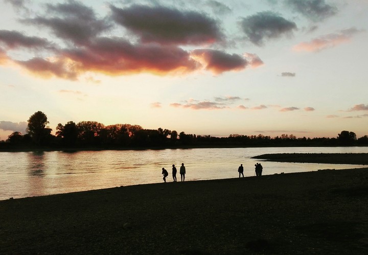Sonnenuntergang am Fluss.