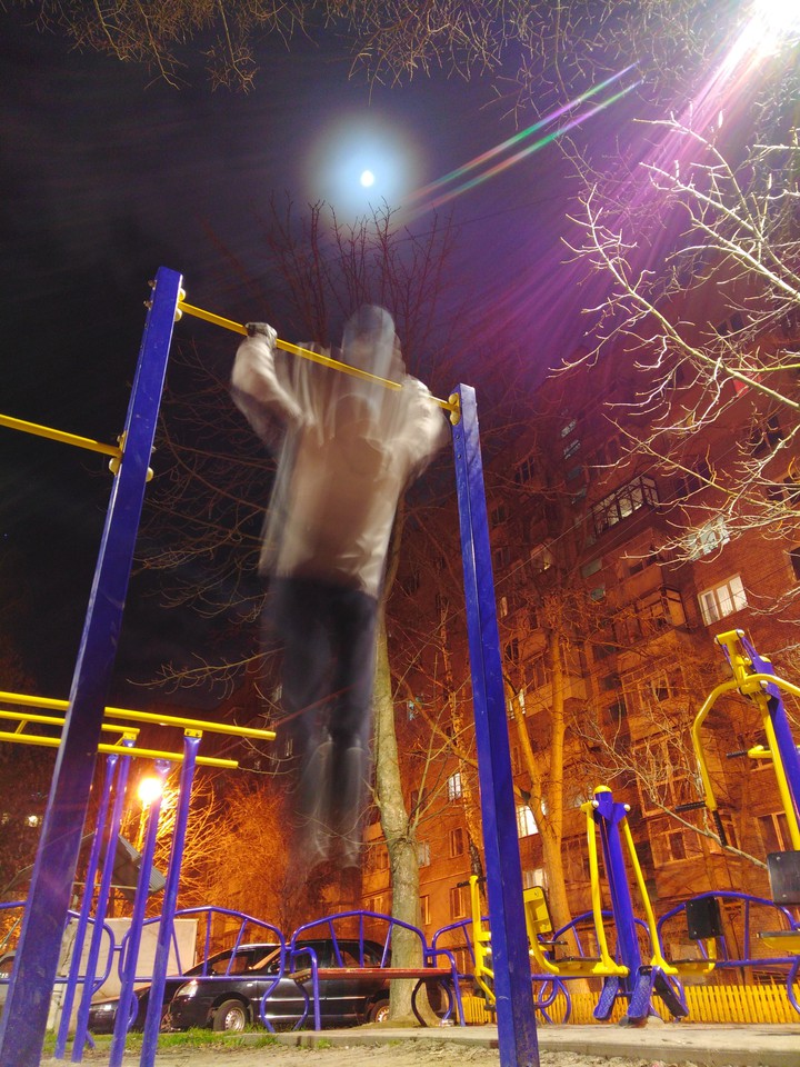 Whatching the moon at night, while get workout.