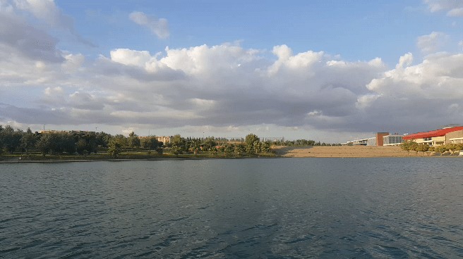 göl ve gökyüzü