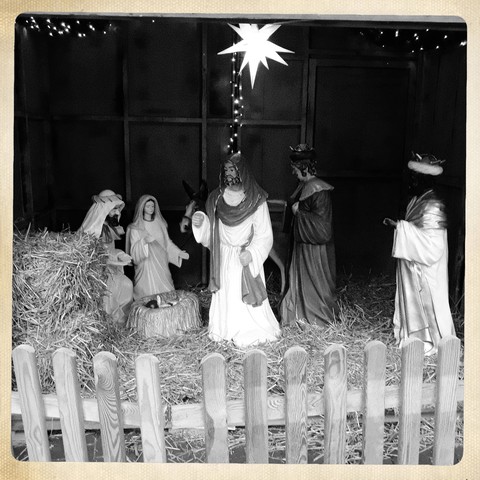 Weihnachtskrippe schwarz weiß