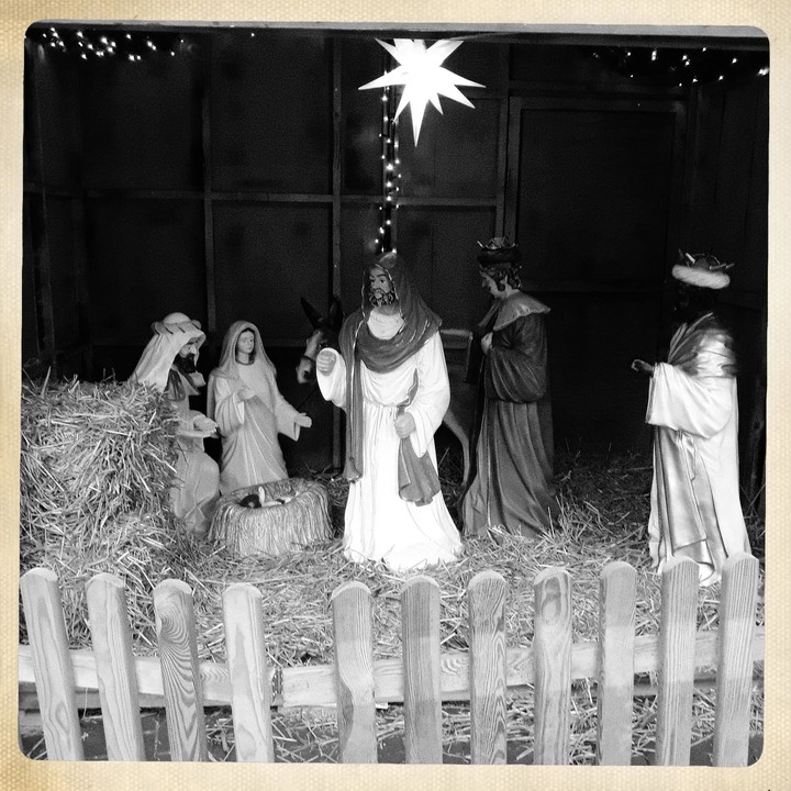 Weihnachtskrippe schwarz weiß