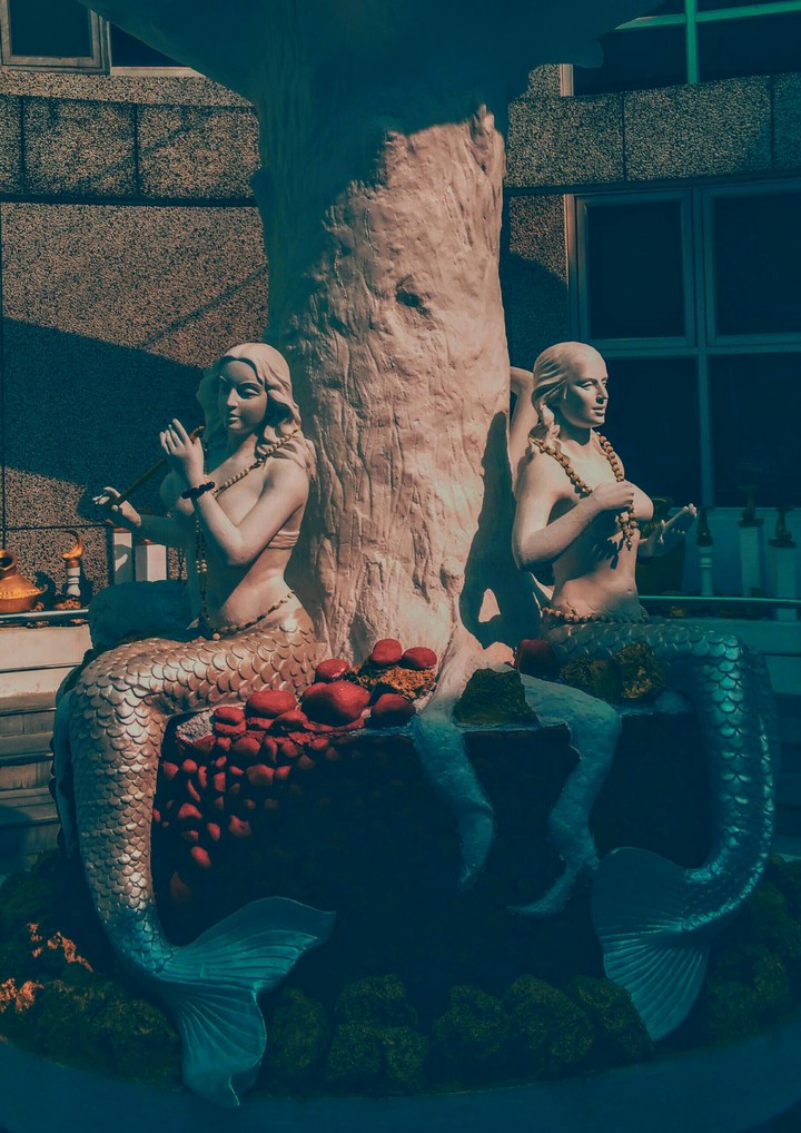 mermaid fountain