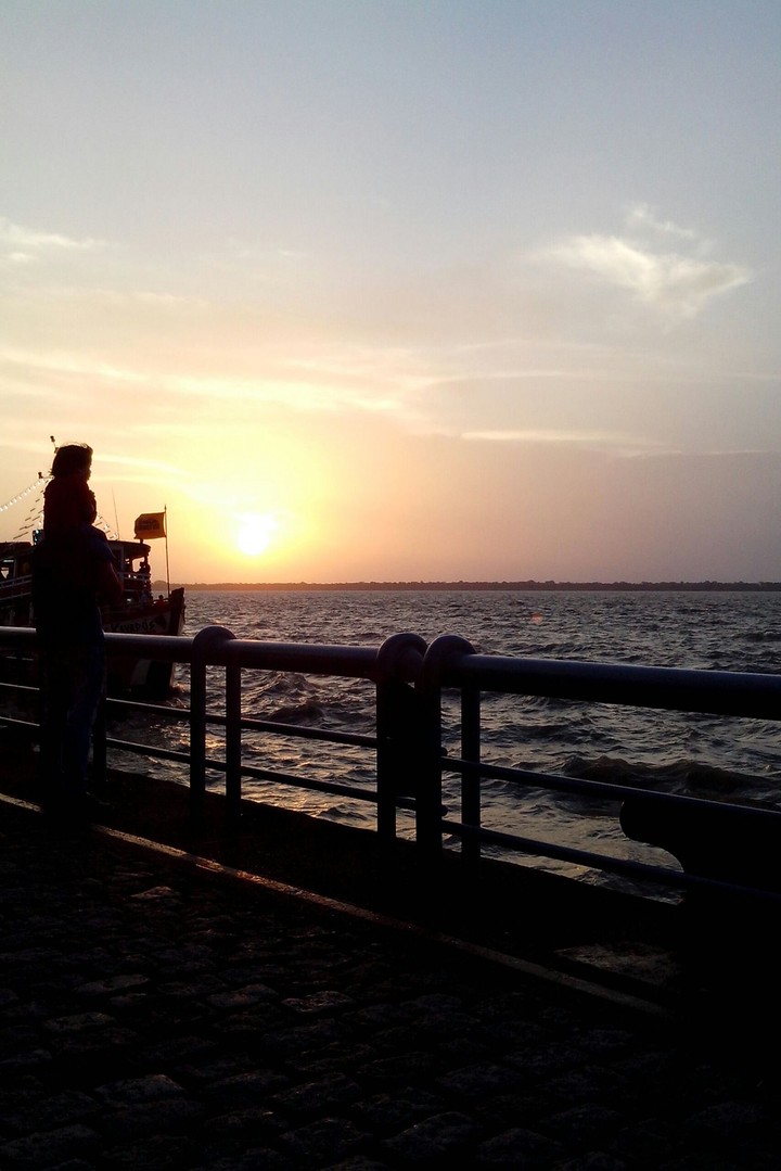por do sol na estação das docas