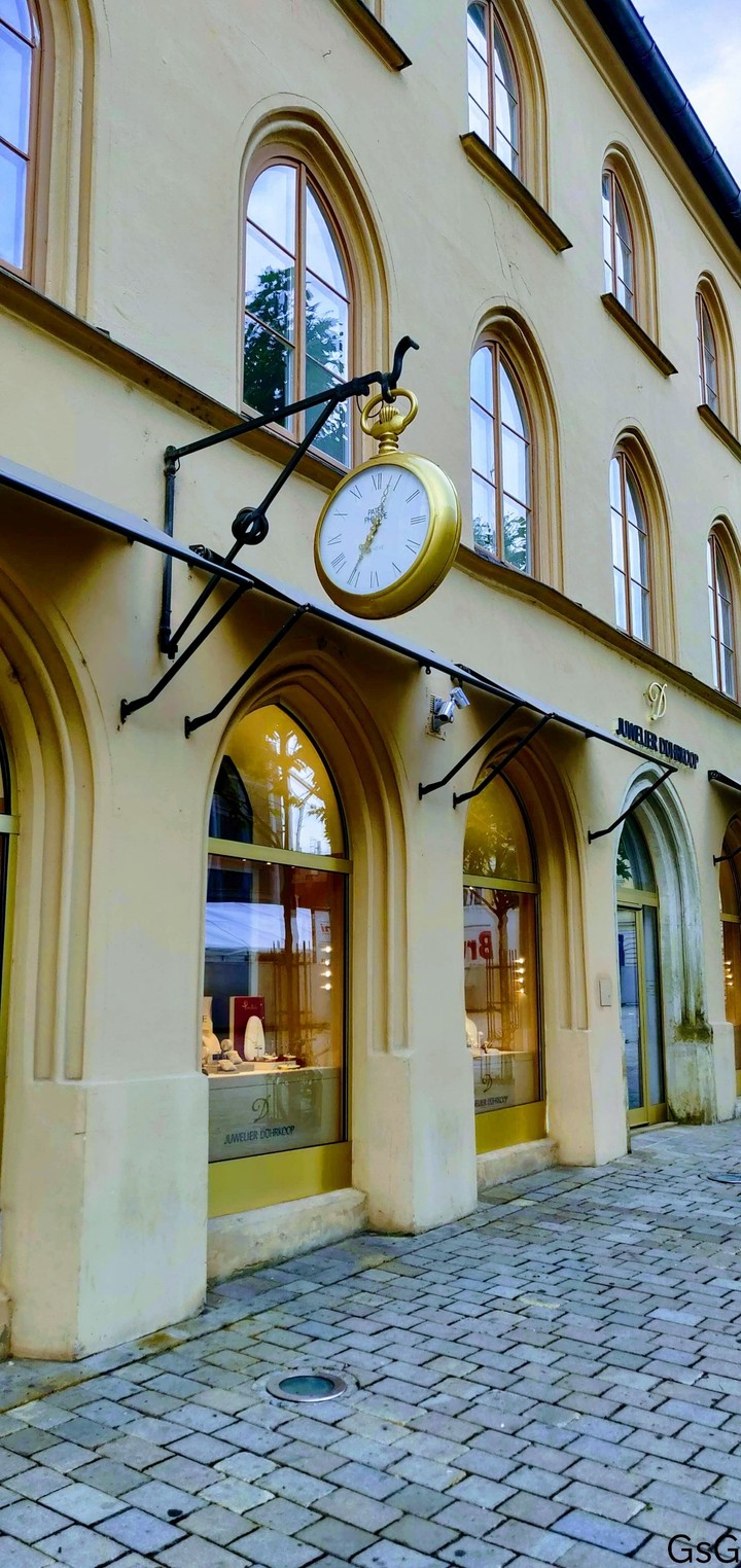 Hanging watch