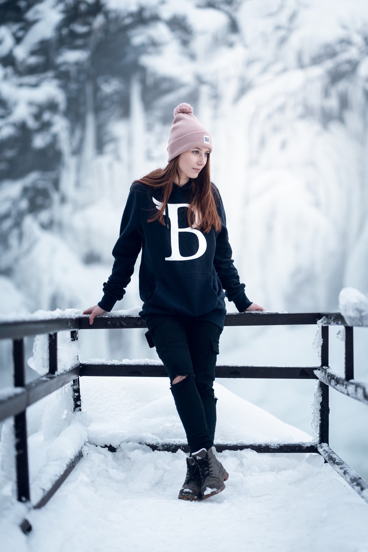 Девушка