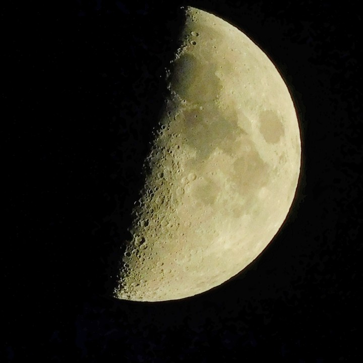 luna al 50%