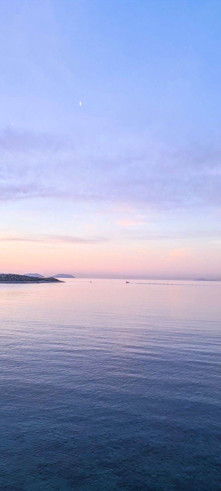 Greek morning next to the sea...