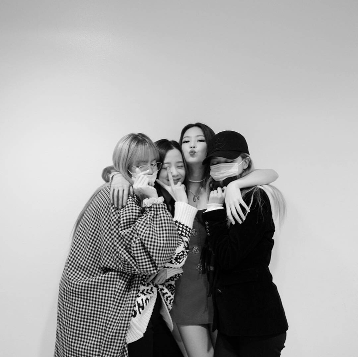 Lisa,Jisoo,Jennie,Rose