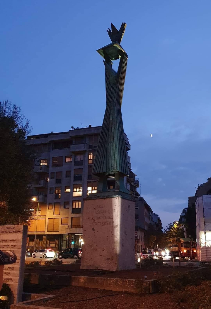Lodi - statua ai caduti