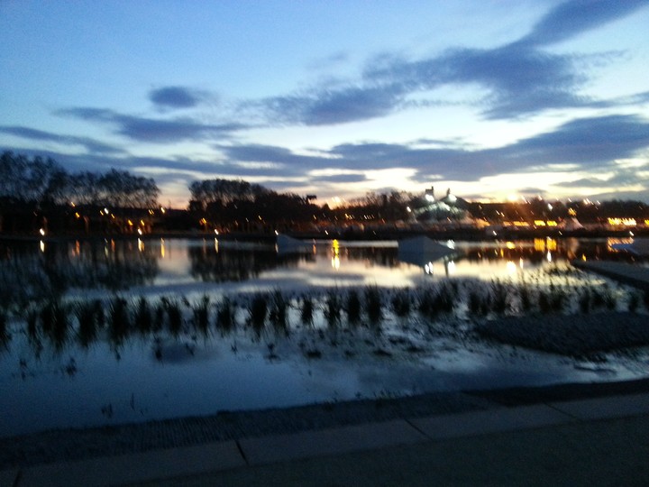 Anochecer en el lago