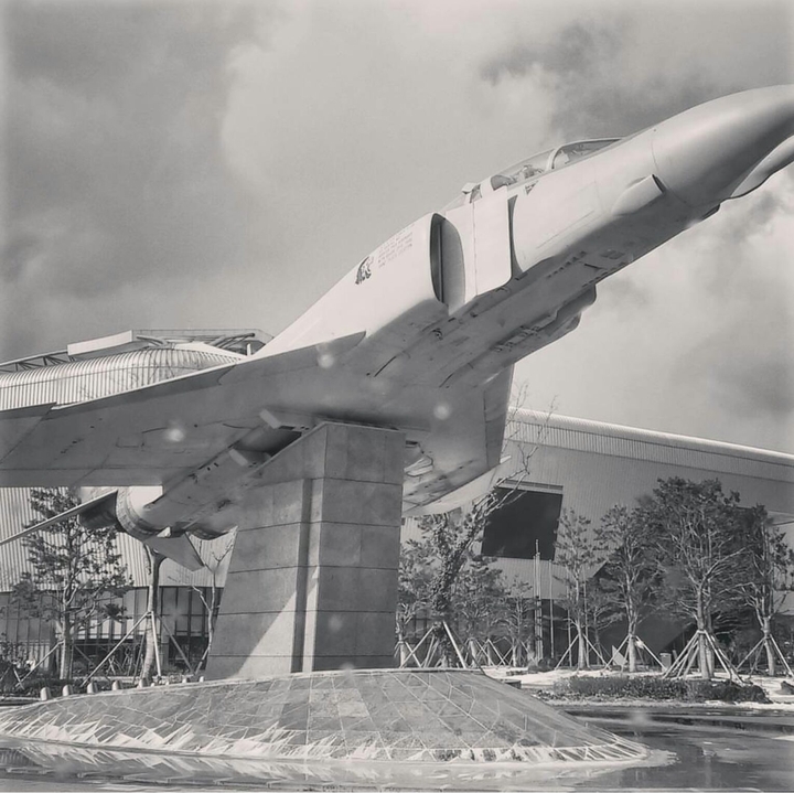 ✈