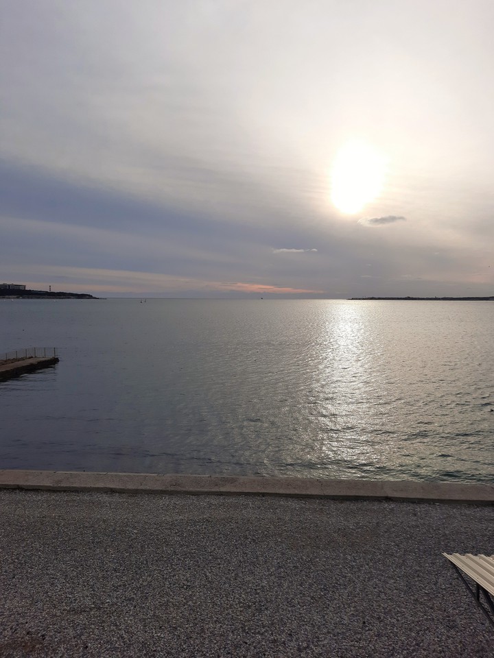 море