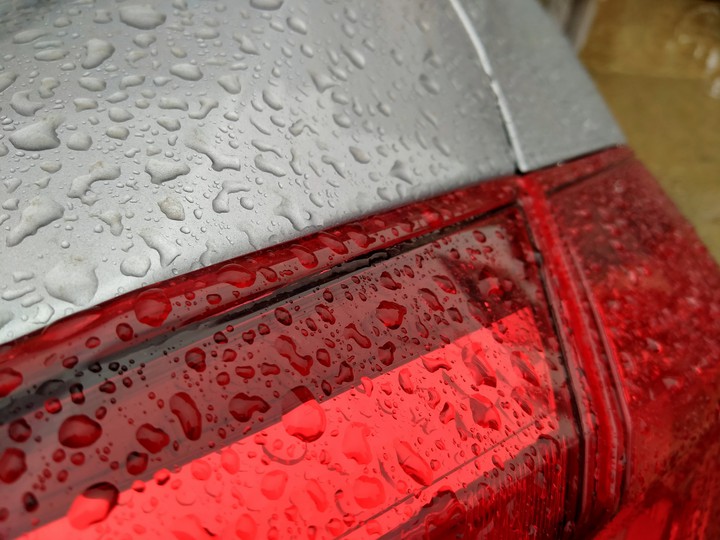 WATER DROPS ON CAR