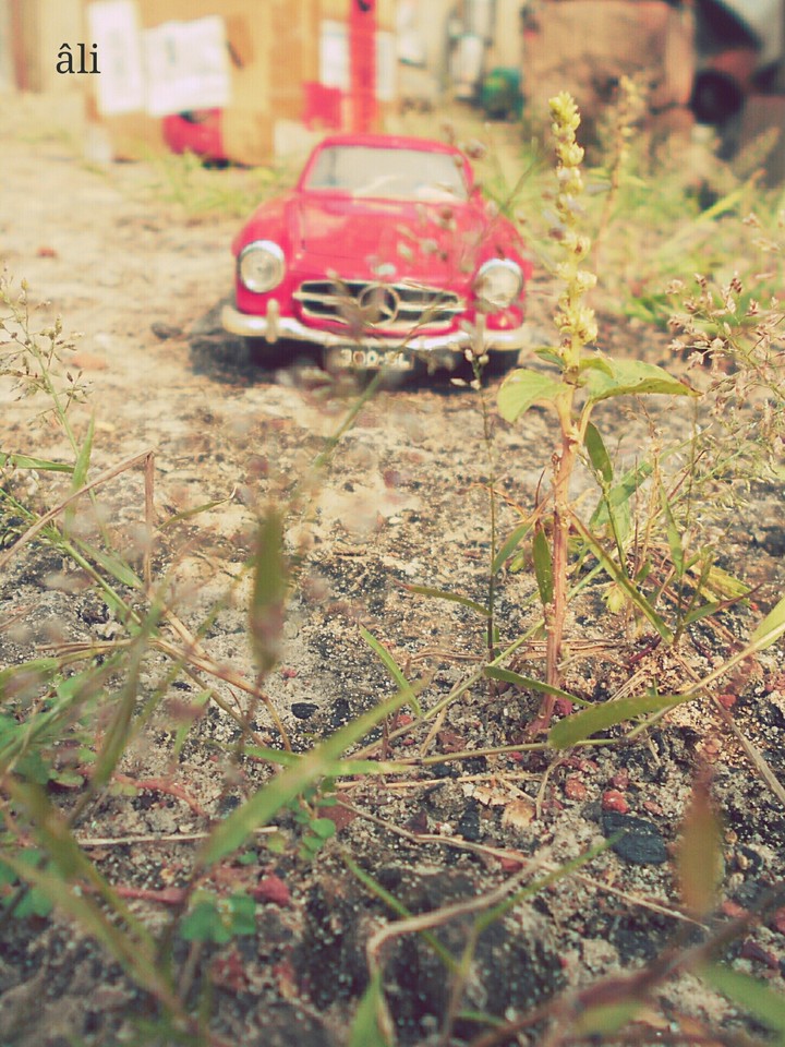 Toy car