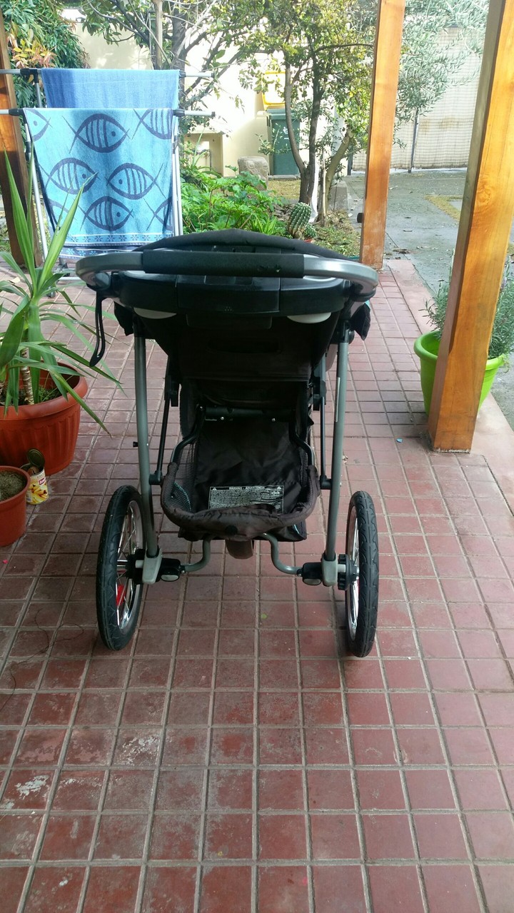 atrás