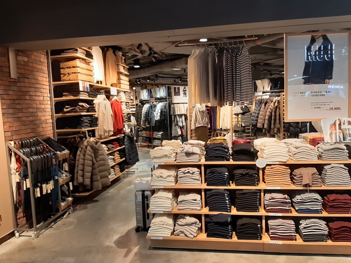 many clothes