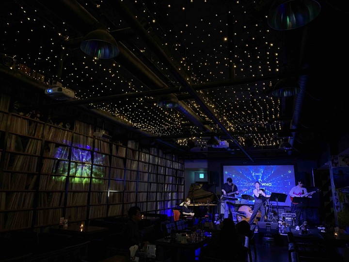live band