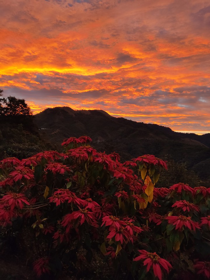 Sunrise at Shirui Peak.