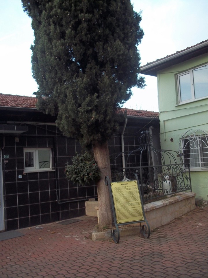 Mollararap Türbesi