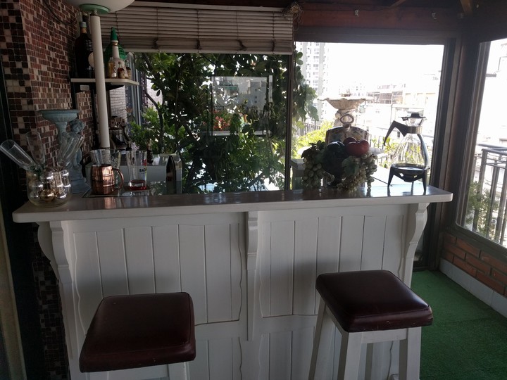 little bar