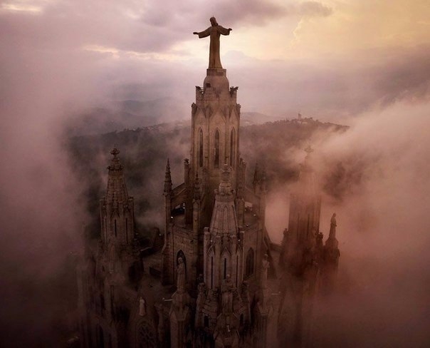 Храм.
