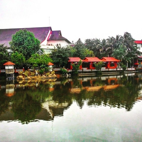 lodge hotel