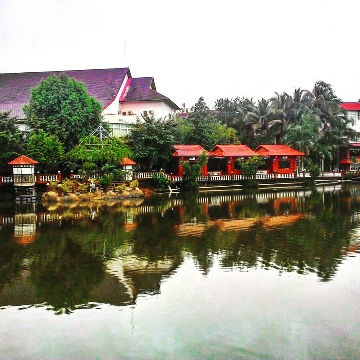 lodge hotel