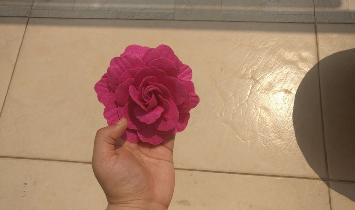 Rose hand