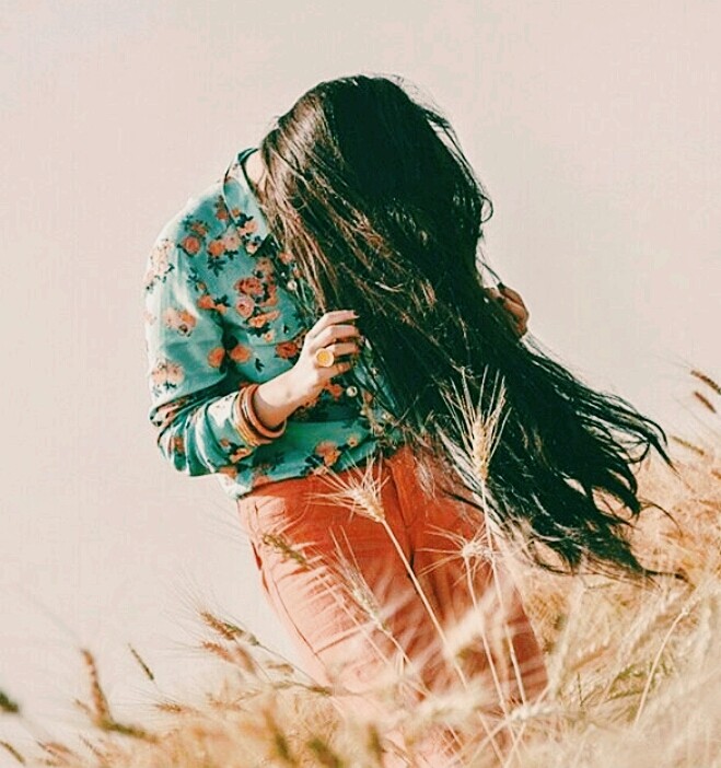 دلتنگی بوی موهایت با همه ی دلتنگی هایم فرق دارد